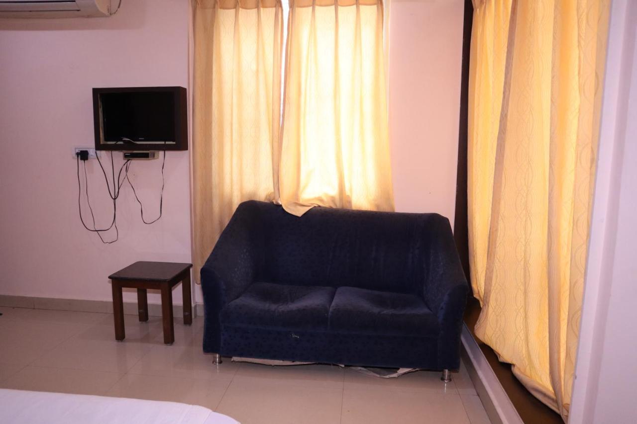 Smilestay Bns Lodge Bangalore Bagian luar foto